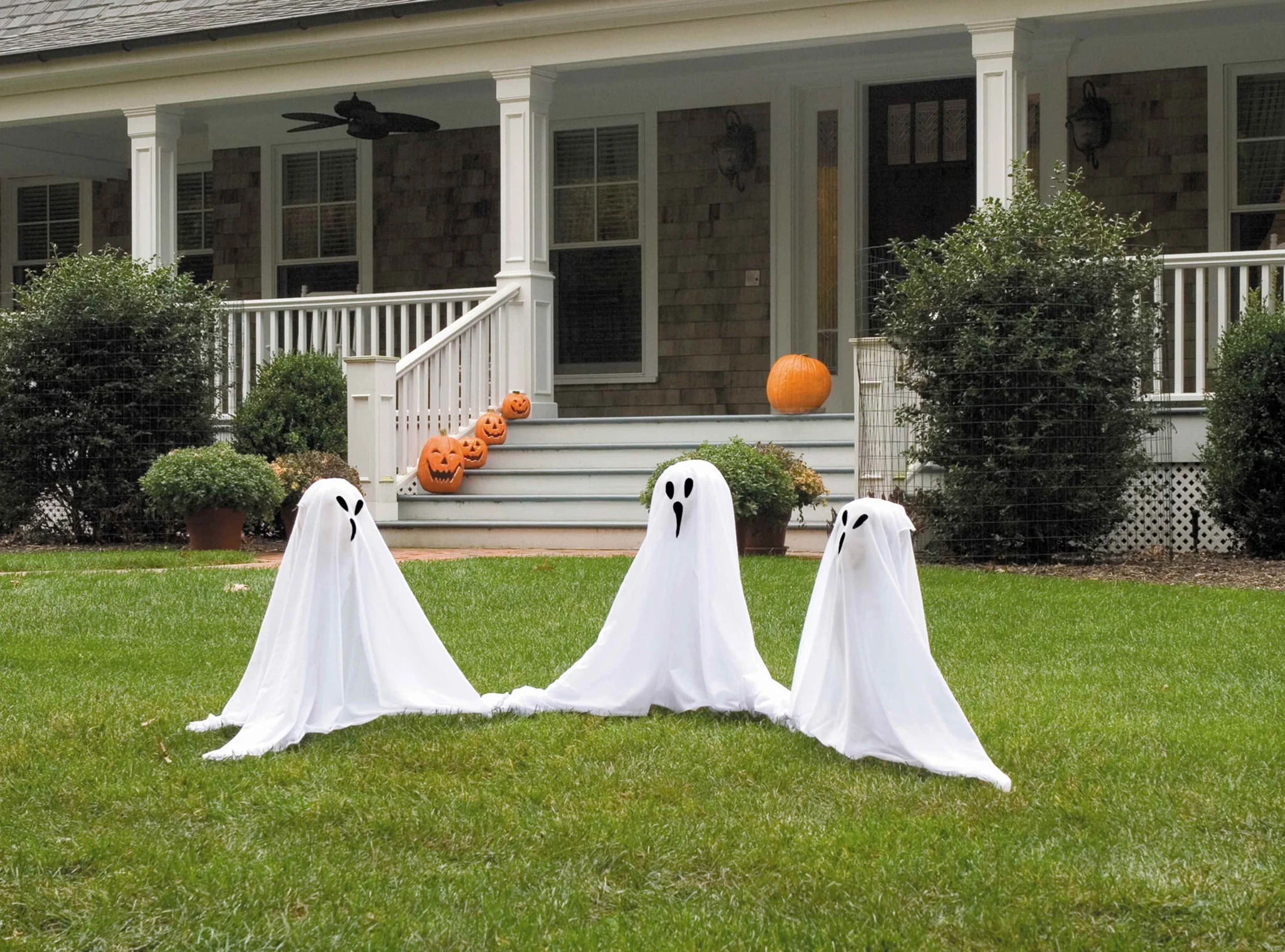 Small Light Up Ghostly Group